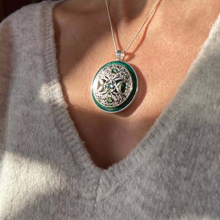Elysium Pendants - Venta al por mayor Collares con colgantes/abalorios - Diosa, Triple diosa, Avalon, arte de resina, joyas de resina
