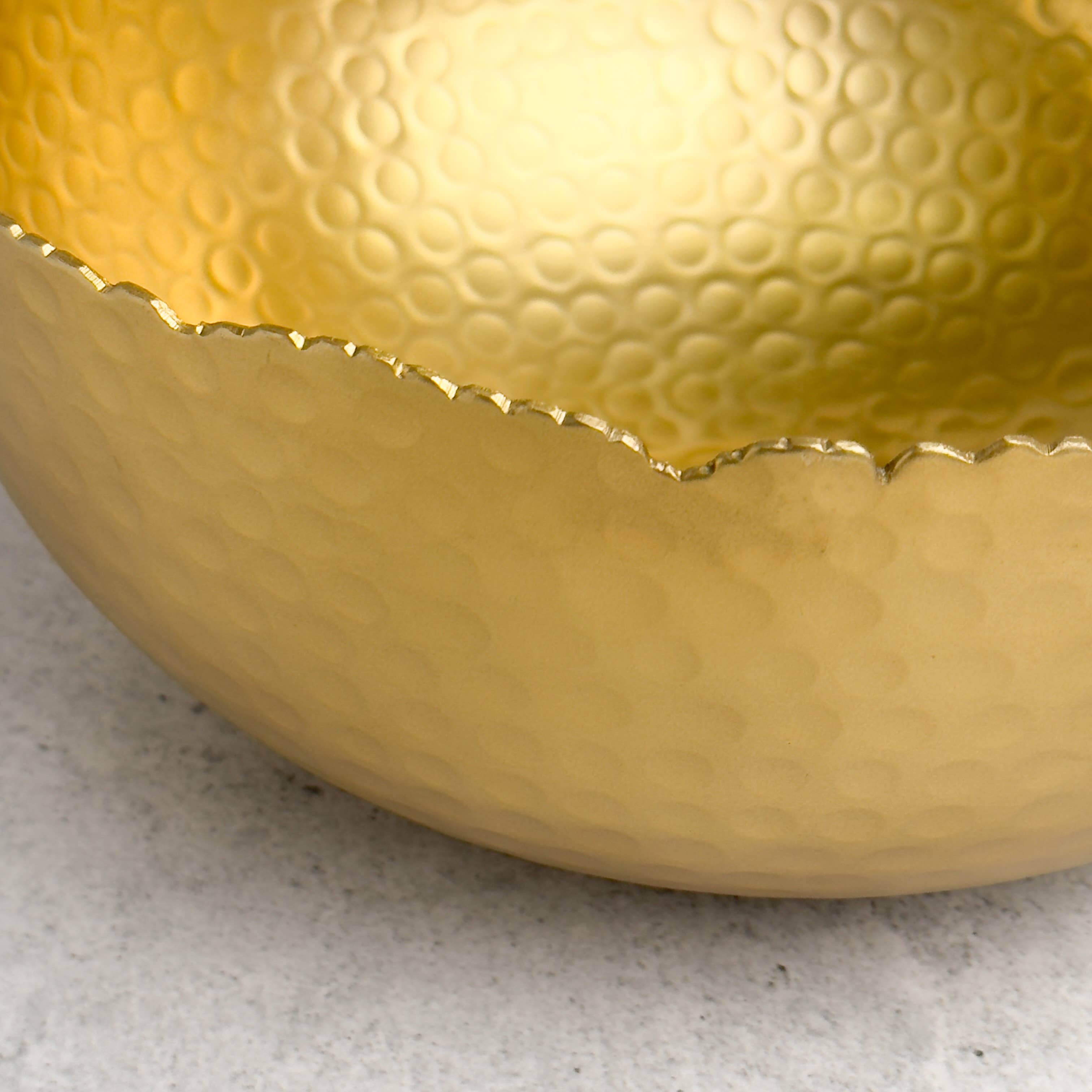 India Handicrafts Inc - Venta al por mayor Bandejas/platos/boles decorativos - Cuenco grande martillado dorado6