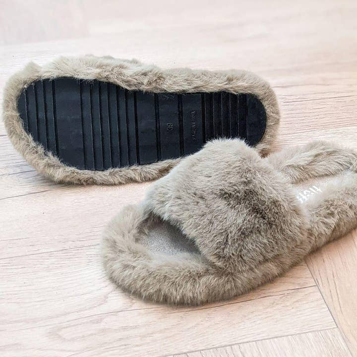 Fluffi – wholesale Slippers – Women's – Beach Beige Slipper1