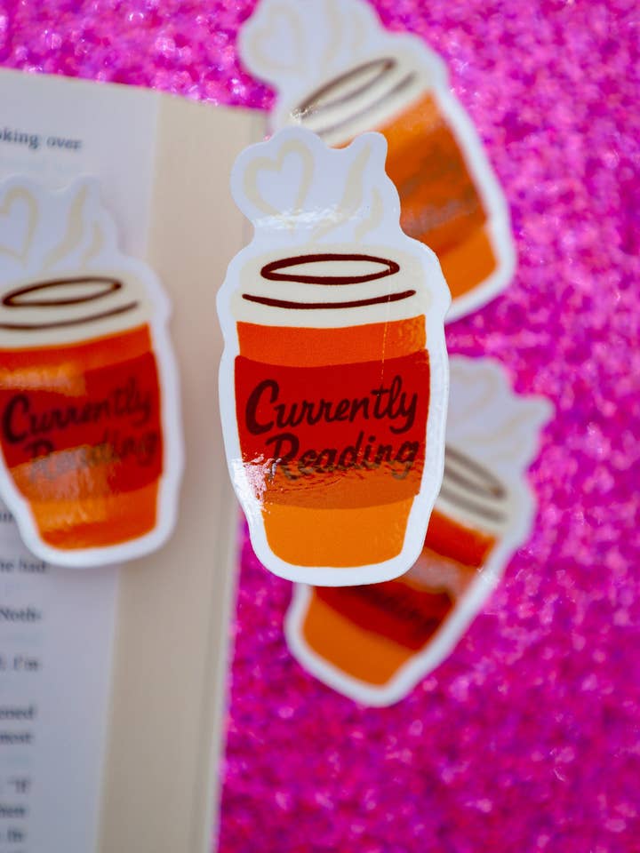 Autocollant en lecture actuelle pour la vente par Furever Booked