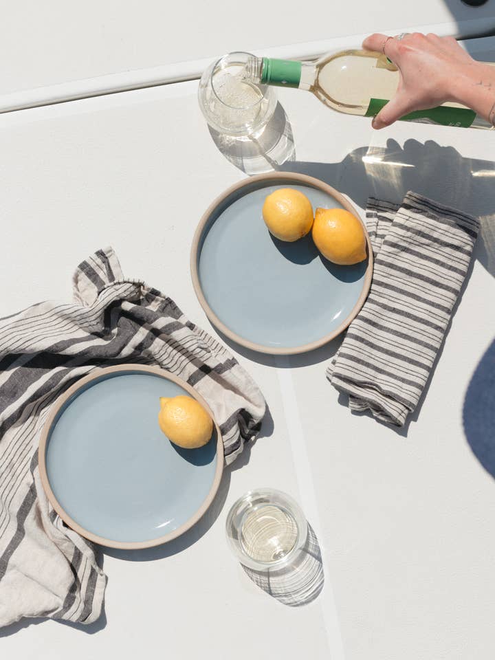 Handgefertigte Keramiksalatplatten für den Großhandel von Jars of Dust