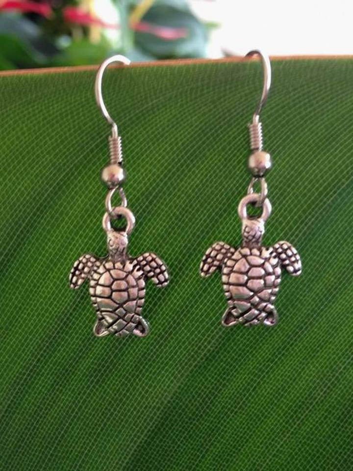 Orecchini Tiny Turtle per la vendita all'ingrosso da parte di SimpleNGreat