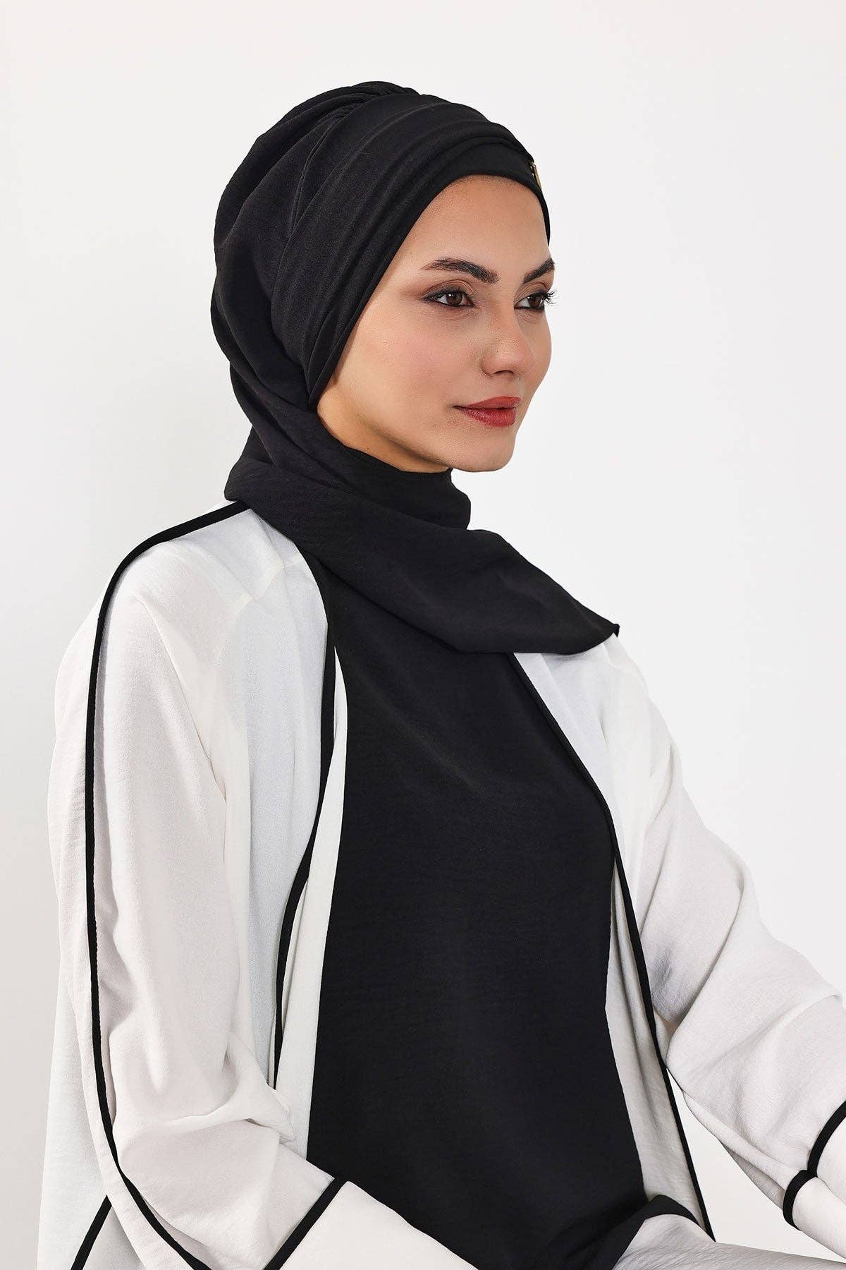 Aisha's Design – wholesale Hijab – Women’s – Modest Fashion Instant Aerobin Turban with Leopard Pattern Accessory, Pre-Tied Aerobin Hijab with Chic Metal Accessory,HT-11A6