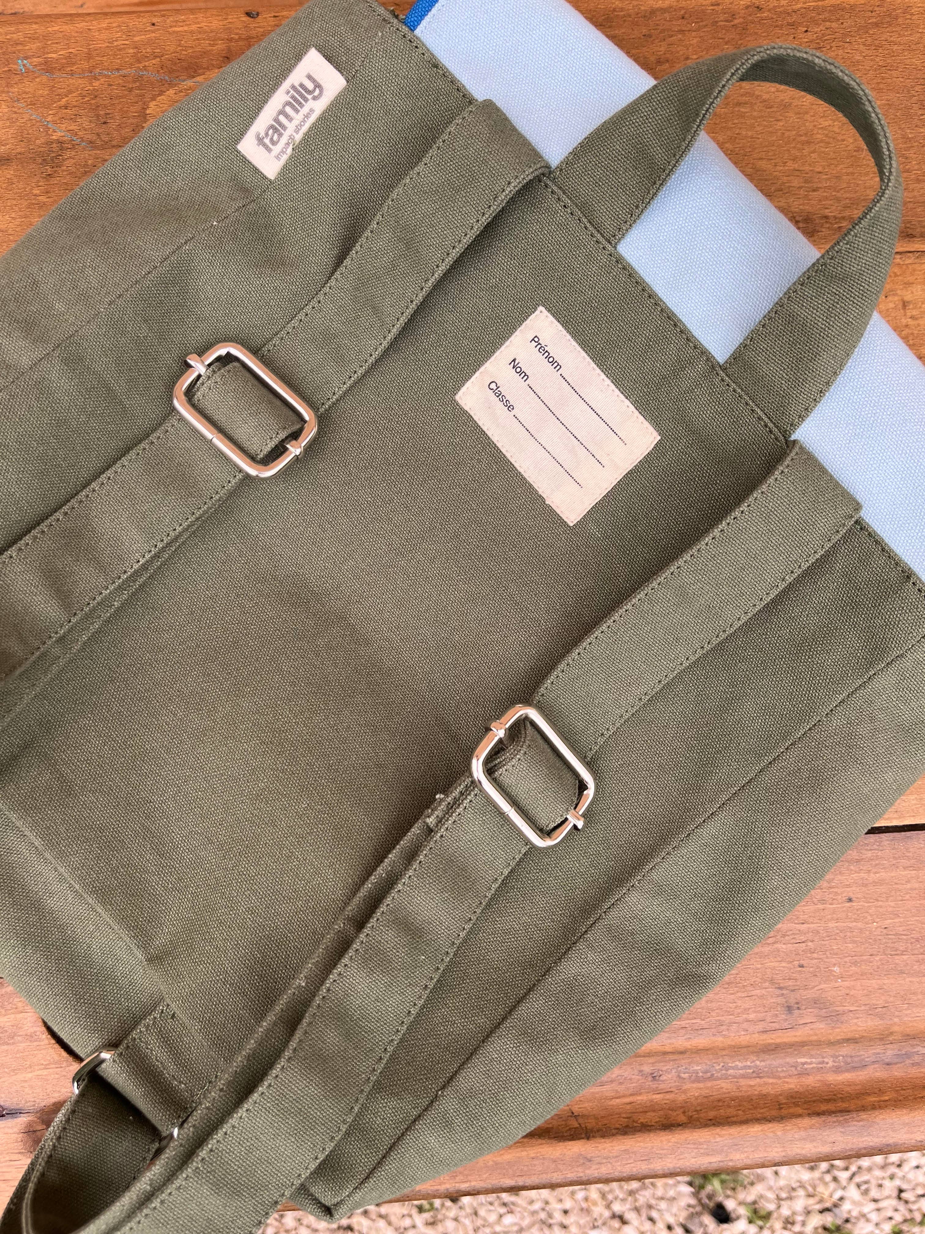 Family Impact Stories – wholesale Ryggsäck - Barn – Rektangulär ryggsäck för barn i himmelsblått och olivgrönt5