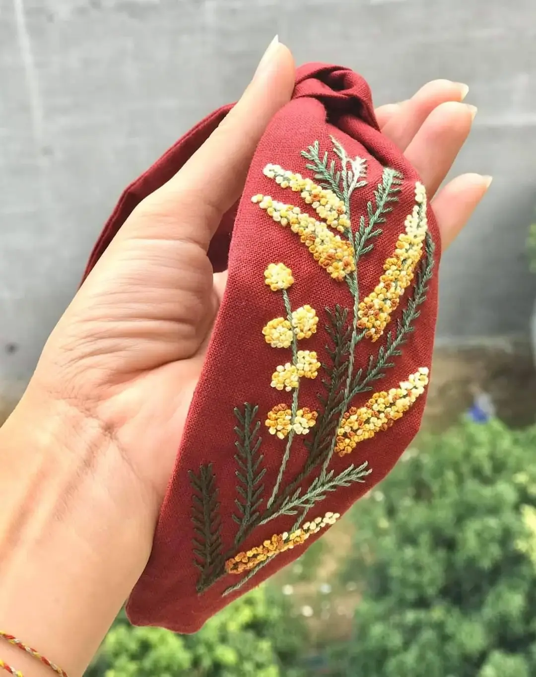 Quince Fables – Engroshandel Pandebånd - Dame – Blomstret Broderet Linned Knude Turban, Camilia Kollektion ✅4