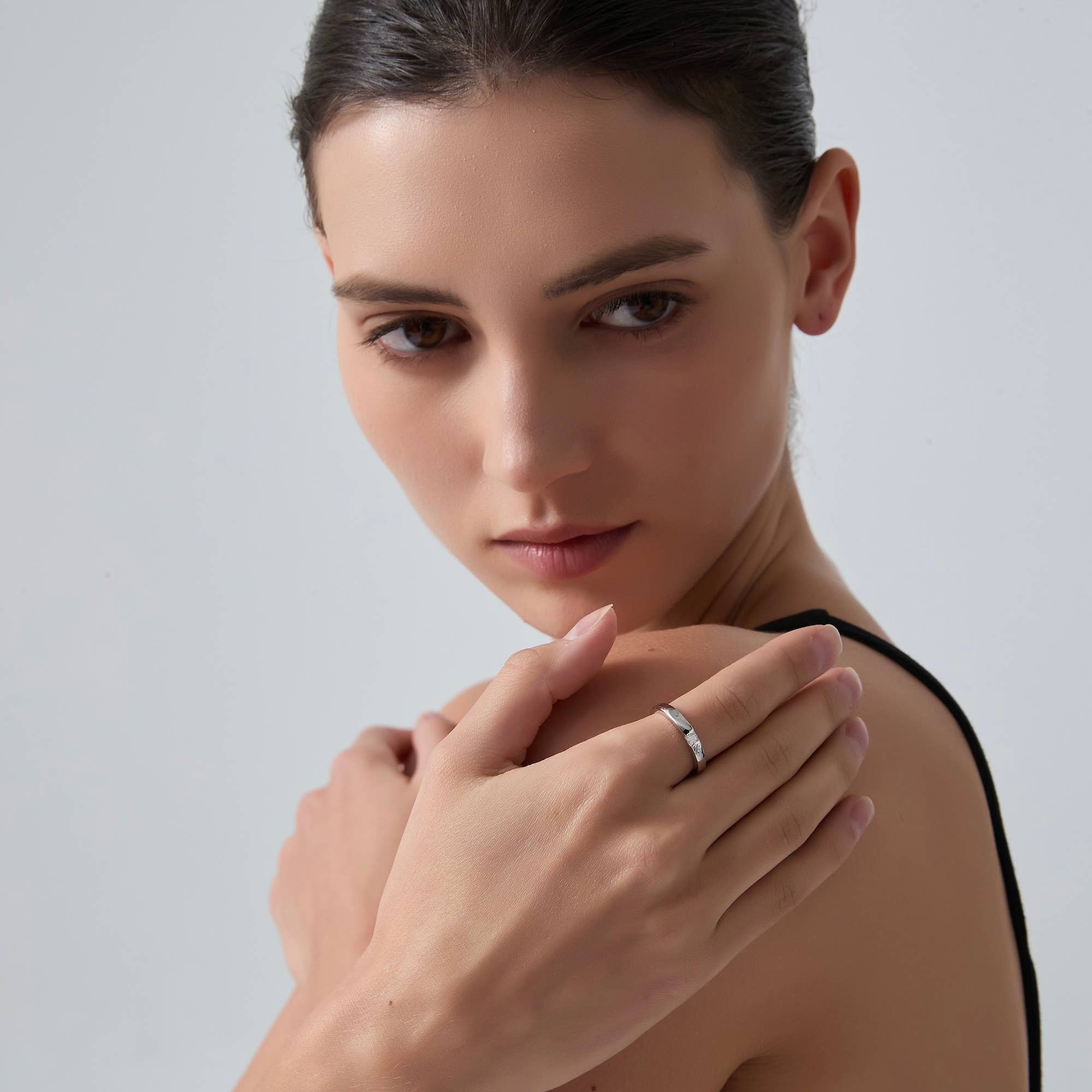 Perimade & Co. LLC - Wholesale Trouwring - Prinsesgeslepen Moissaniet Verlovingsring in 925 Sterling Zilver3