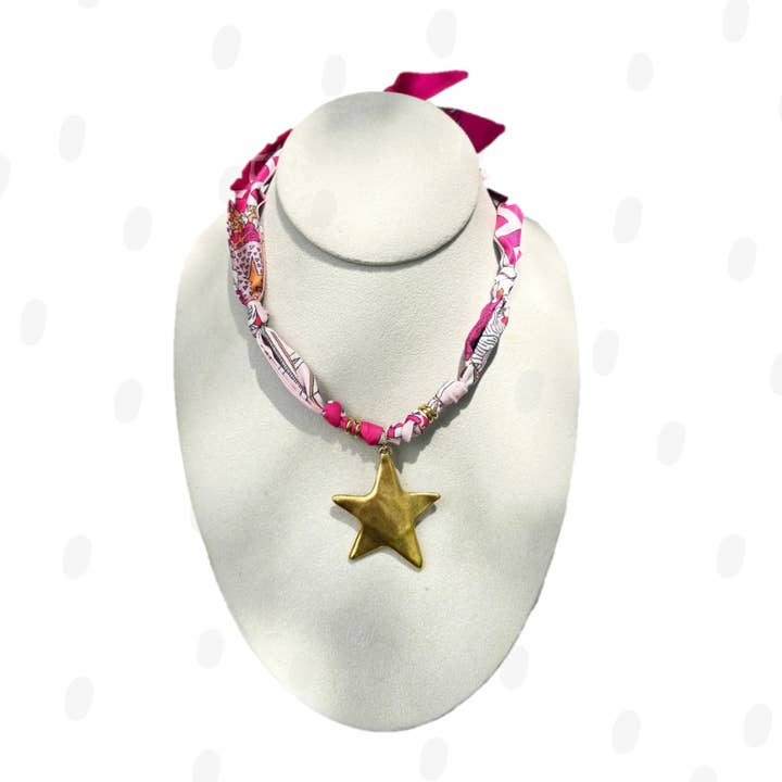 Collar con colgante de bufanda de gran estrella dorada para venta al por mayor de Pieces of Blonde