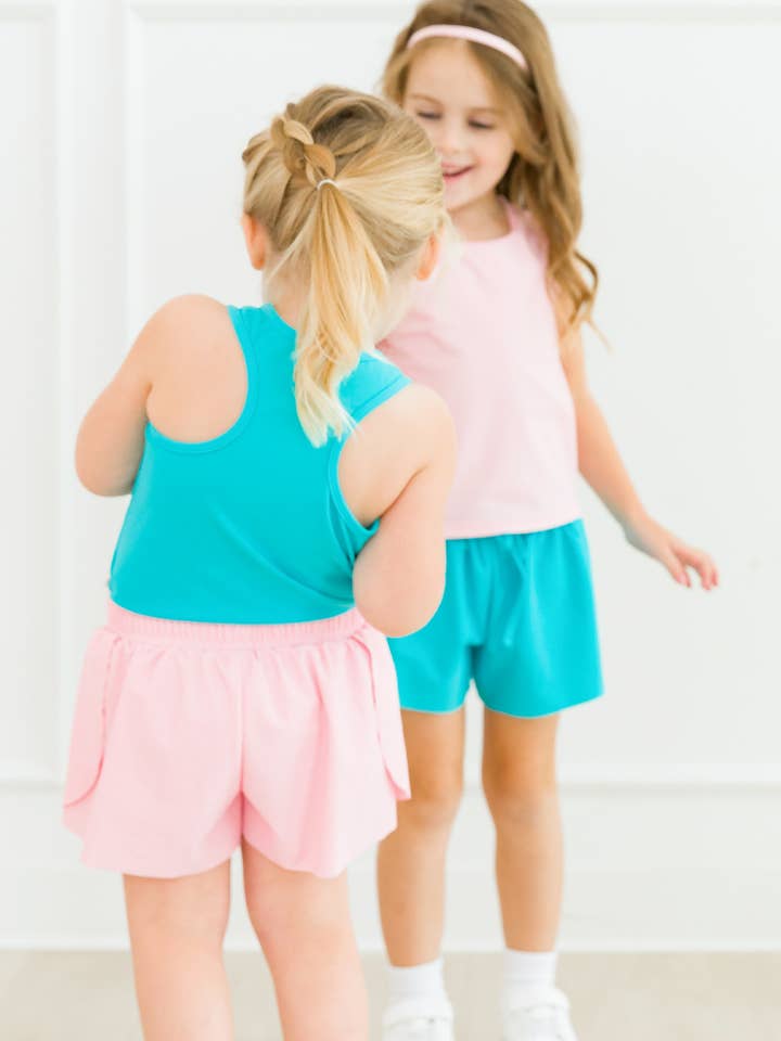 Rosa Shorts attivi rosa con farfalle per ragazze in vendita all'ingrosso su Faire5