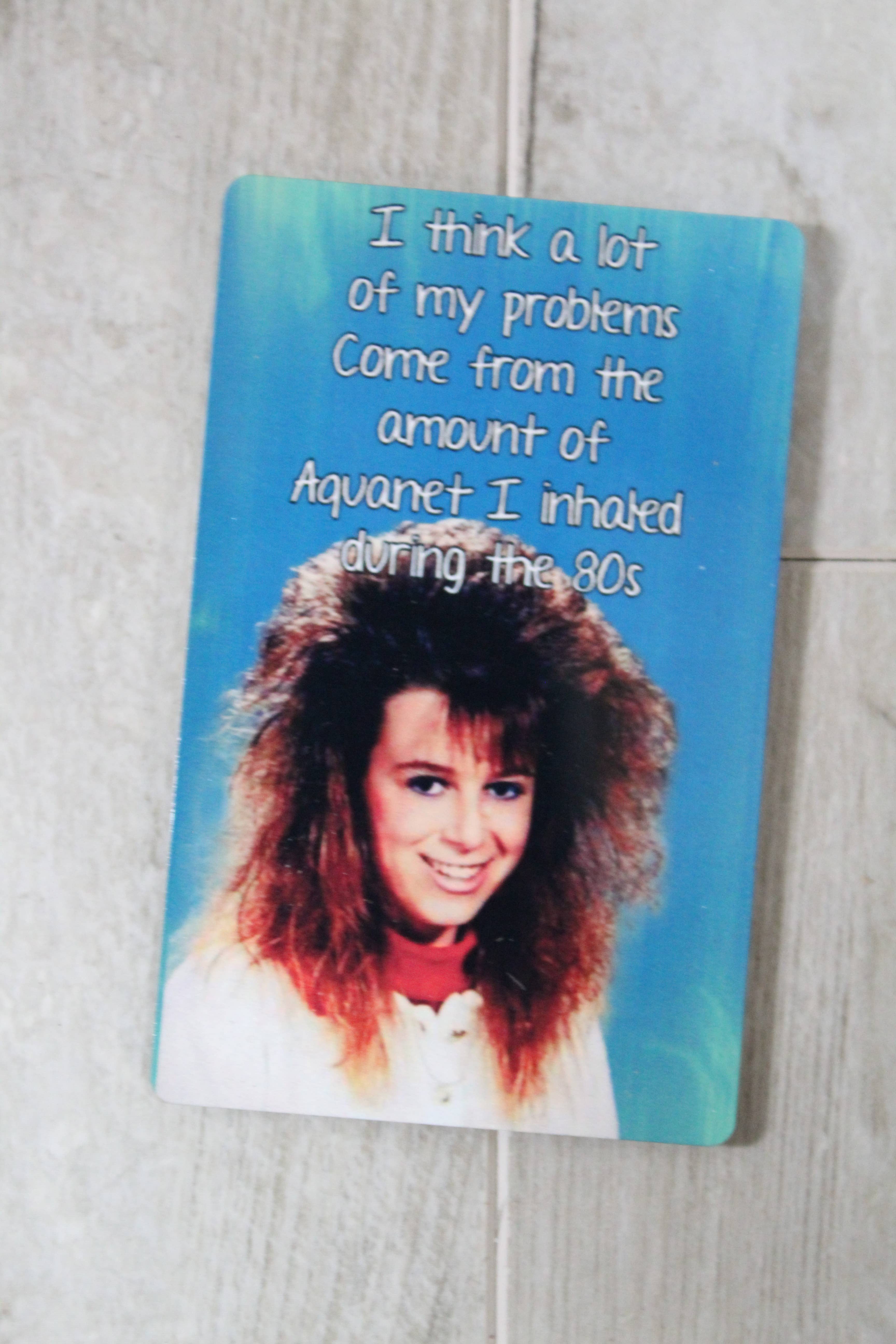 Raven Design – wholesale Magnet – Jag tror alla mina problem 80s Aqua Net Metal Magnet0