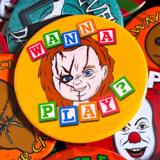 Envie de jouer ? Grand badge inspiré de l'horreur pour la vente par October 31st