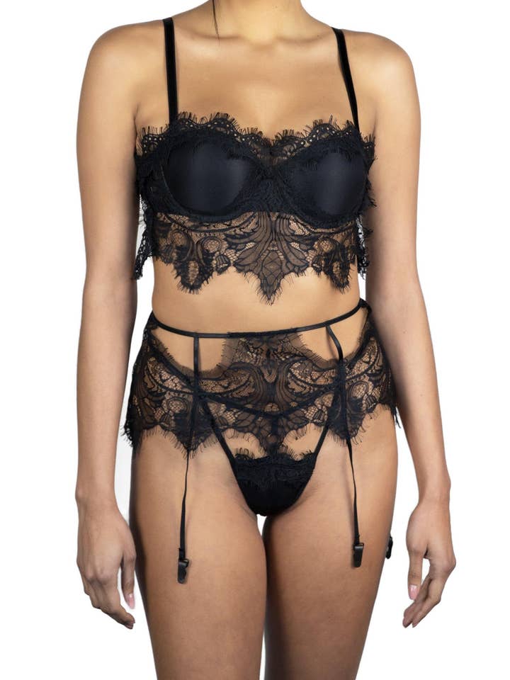 Less Is Amor - Wholesale Bra - Women's - Scallop Lace Push Up Bra, Rigel5