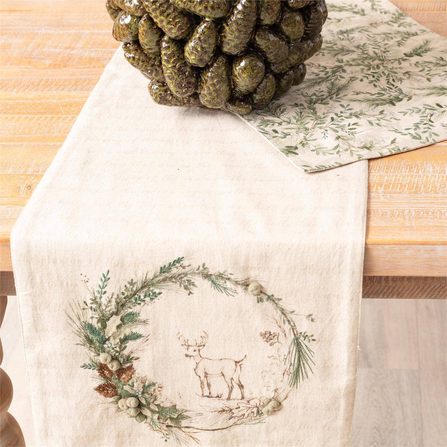 Audrey's Home & Gift – wholesale Table runner – Reversible Table Runner - Holly And Ivy (Pk/02)3