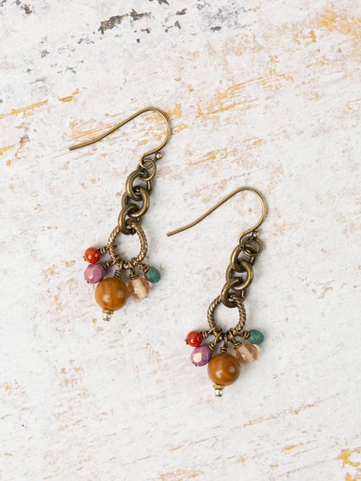 Boucles d'oreilles pendantes en verre tchèque terreux avec jaspe pour la vente par Anne Vaughan Designs Jewelry