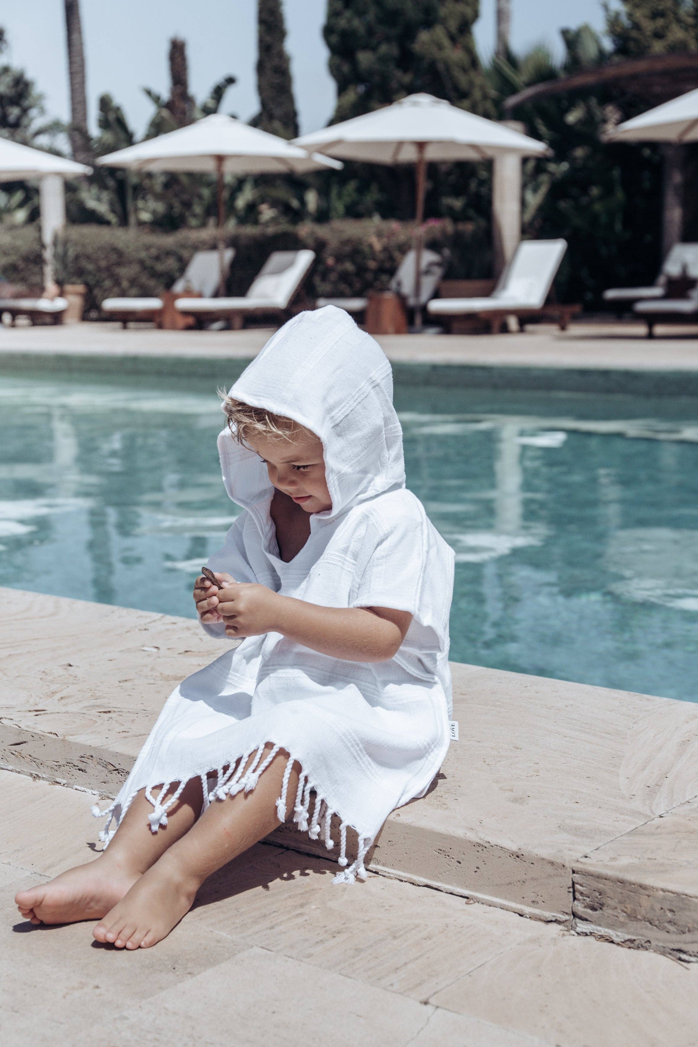 UNIQUE LOVE Design – Engroshandel Håndklæde poncho - Børn og baby – Poncho - ren hvid4