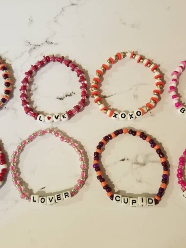 Valentinstag-Armbänder, Perlen-Armbänder zum Valentinstag, Geschenk für den Großhandel von Sapphire Creations