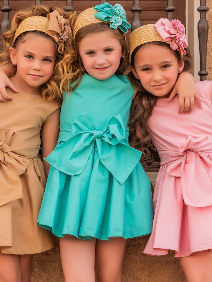 Flickklänning i twill med applikation på ryggen för wholesale av BABINE-ROINSAL