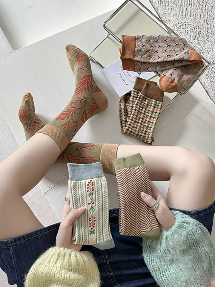 Funkyrel® Atzbranding Limited - Wholesale Socks - Women's - Rufia - Vintage Pattern Women's Socks for Fall & Winter7