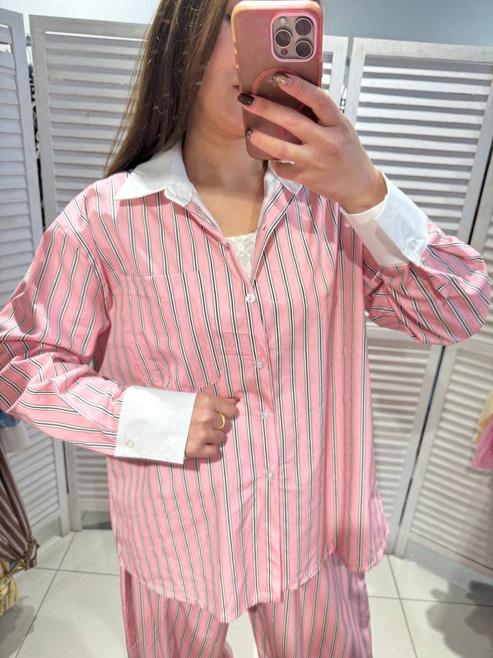 Elegant striped shirt for wholesale by VICTORIA&ISAAC