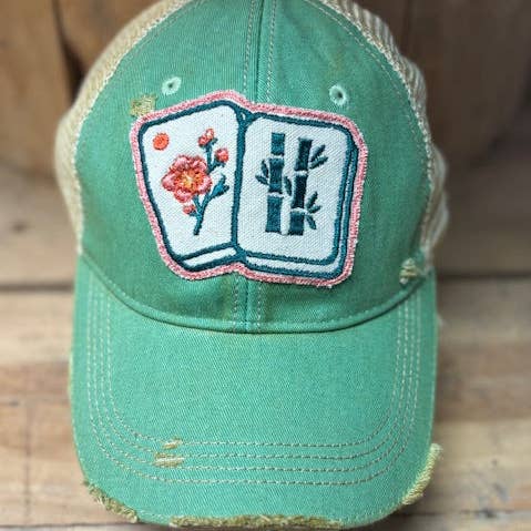 Casquette de camionneur usée Mahjong pour la vente par The Goat Stock