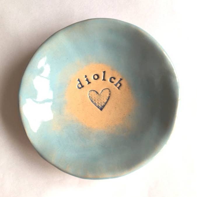 Plato de cerámica Diolch - Fabricado en Gales para venta al por mayor de Love & Lovelier