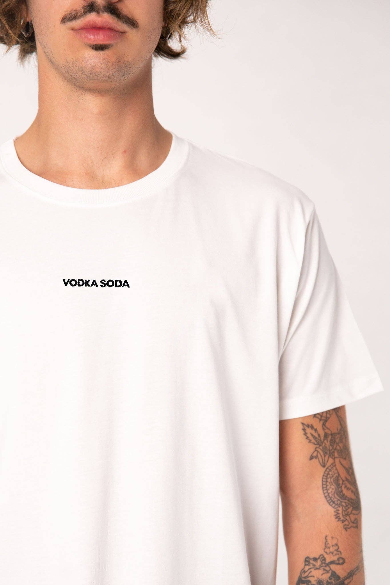 Fashion Drinks - Venta al por mayor Camiseta serigrafiada - Hombre - Vodka Soda | Camiseta bordada de algodón orgánico para hombre1