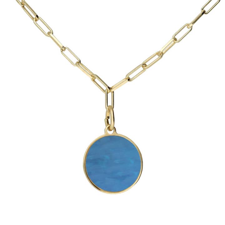 Collier court cercle Sole Mio avec nacre en Argent plaqué Or pour la vente par Victoria Cruz