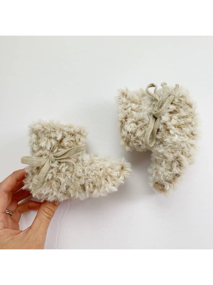 I’m in the Loop - Wholesale Booties - Baby - Teddy Bear Booties . Faux fur booties. Sheepskin Slippers