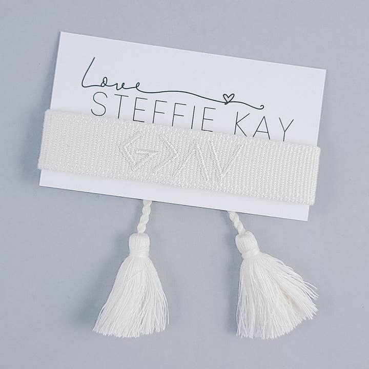 Bracciale con nappine ricamate | Dio è più grande per la vendita all'ingrosso da parte di Love, Steffie Kay