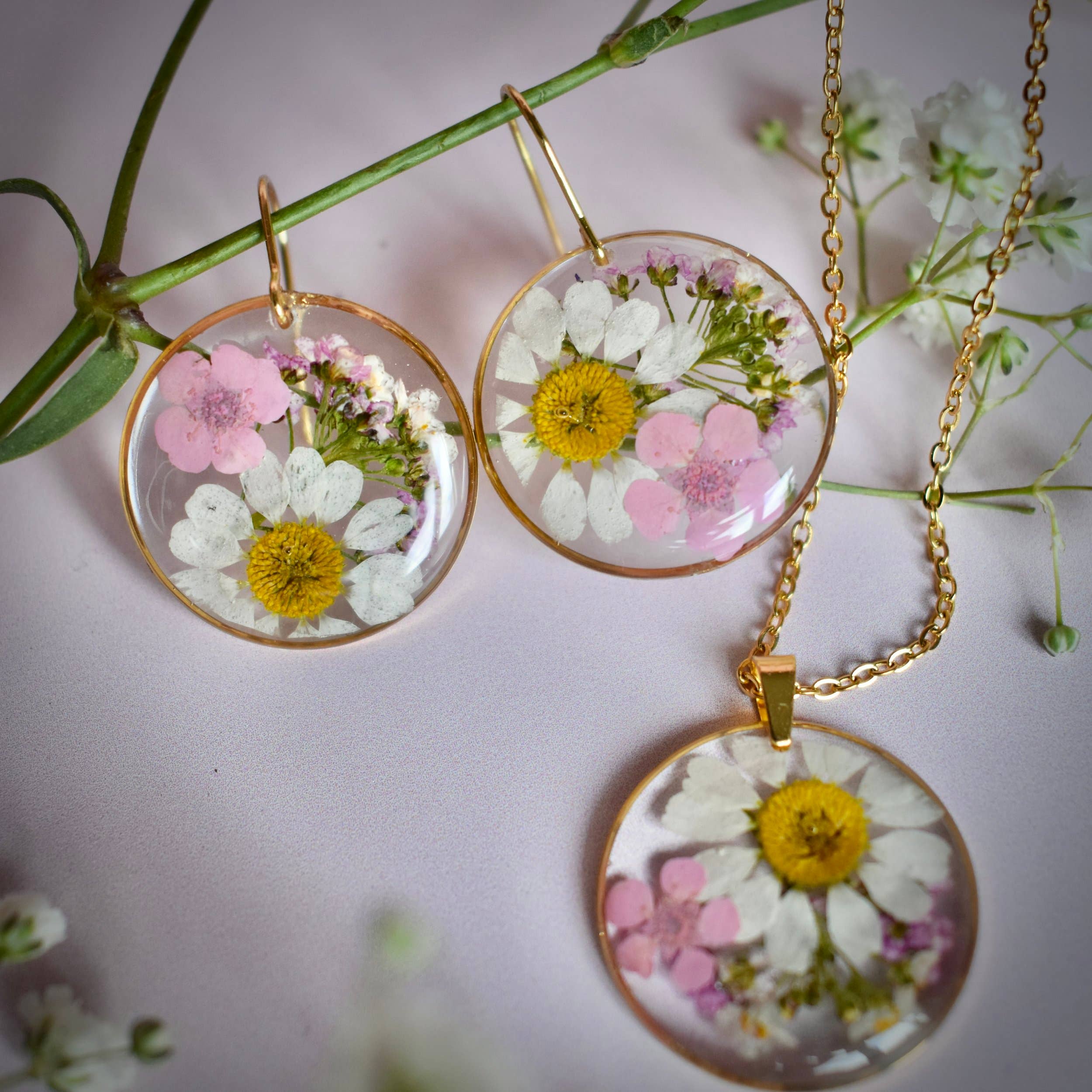 Rose & Bramley – wholesale Dangle earrings – Pink Daisy Earrings2