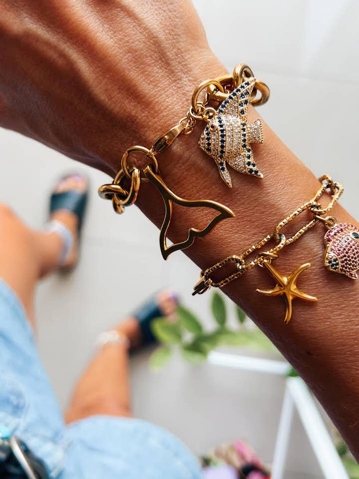 Goupi armband med fiskberlocker i stål och 24K förgyllning för wholesale av Goupi