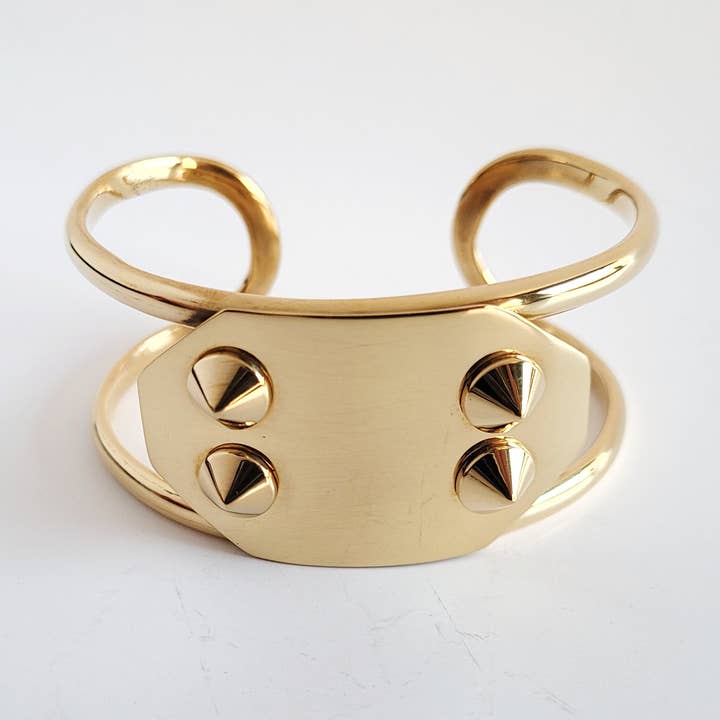 Messing spike ID Cuff armbånd høj kvalitet edgy design for engroshandel hos Bisjoux