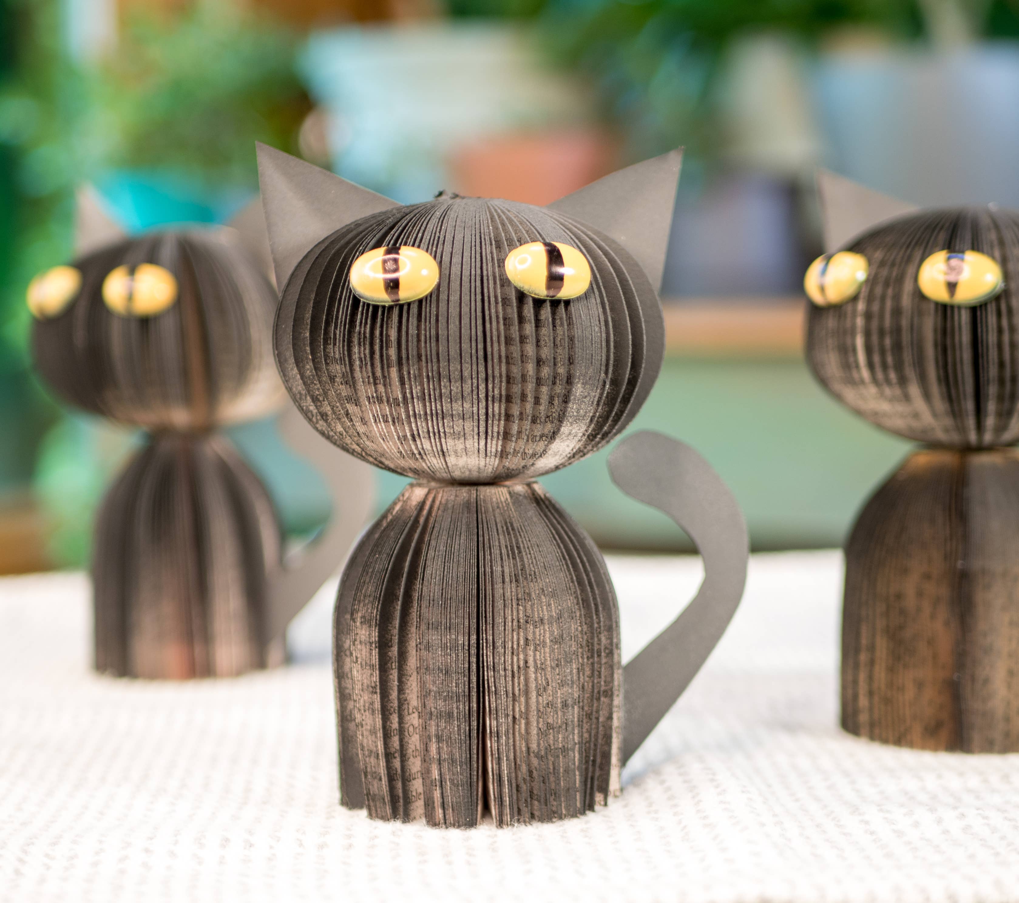 Root To Vine – wholesale Decorative tabletop object – Spooky Black Cat-Halloween Decor-Book Gift-Fall Decor4