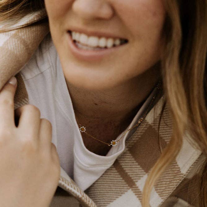 Mauve Jewelry Co. - Wholesale Pendant/Charm Necklace - Carolina Daisy Necklace2