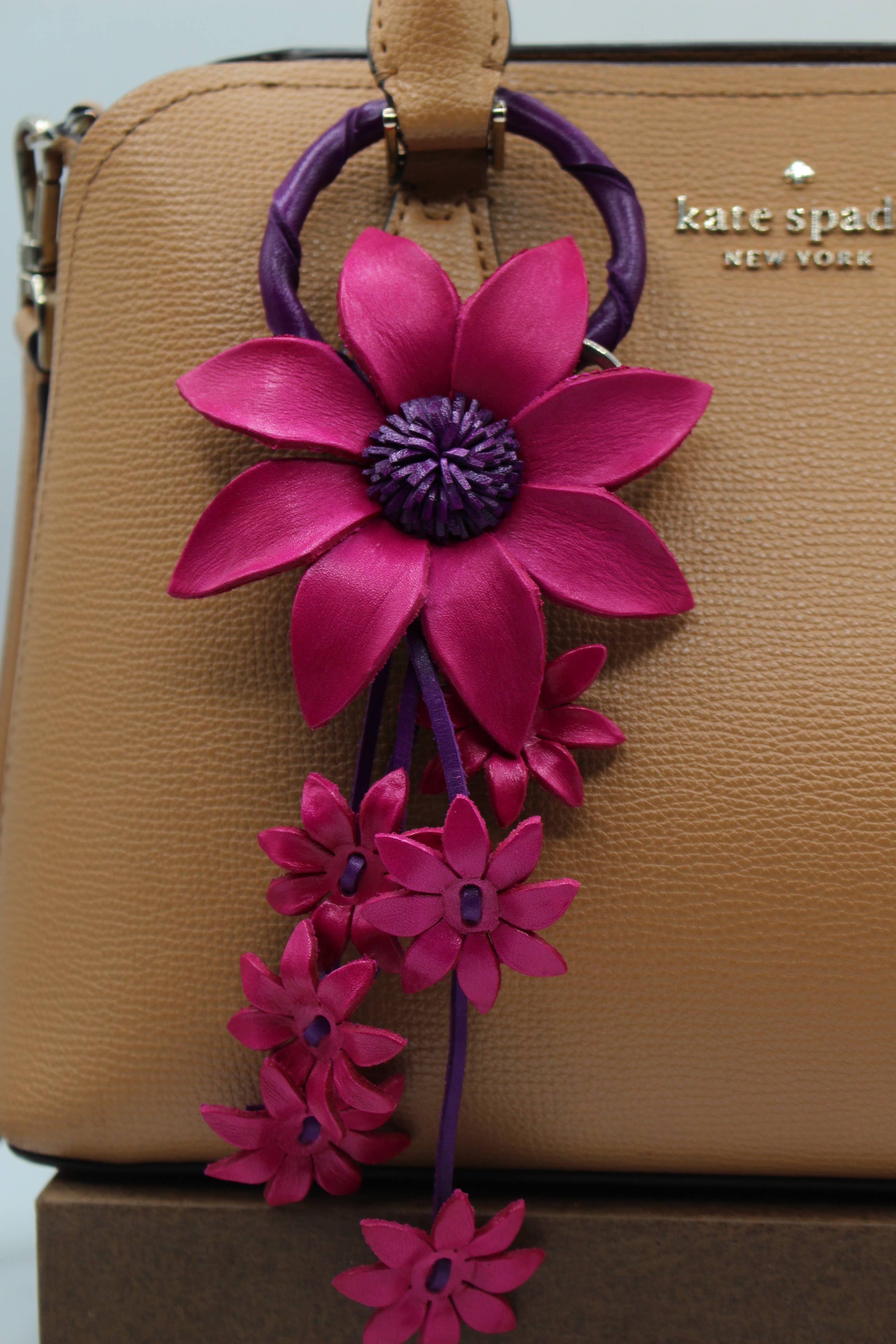 Sunflower Handmade leather inc - Wholesale Keychain - Women's - kc006 leather daisy flower keychain bag charm0