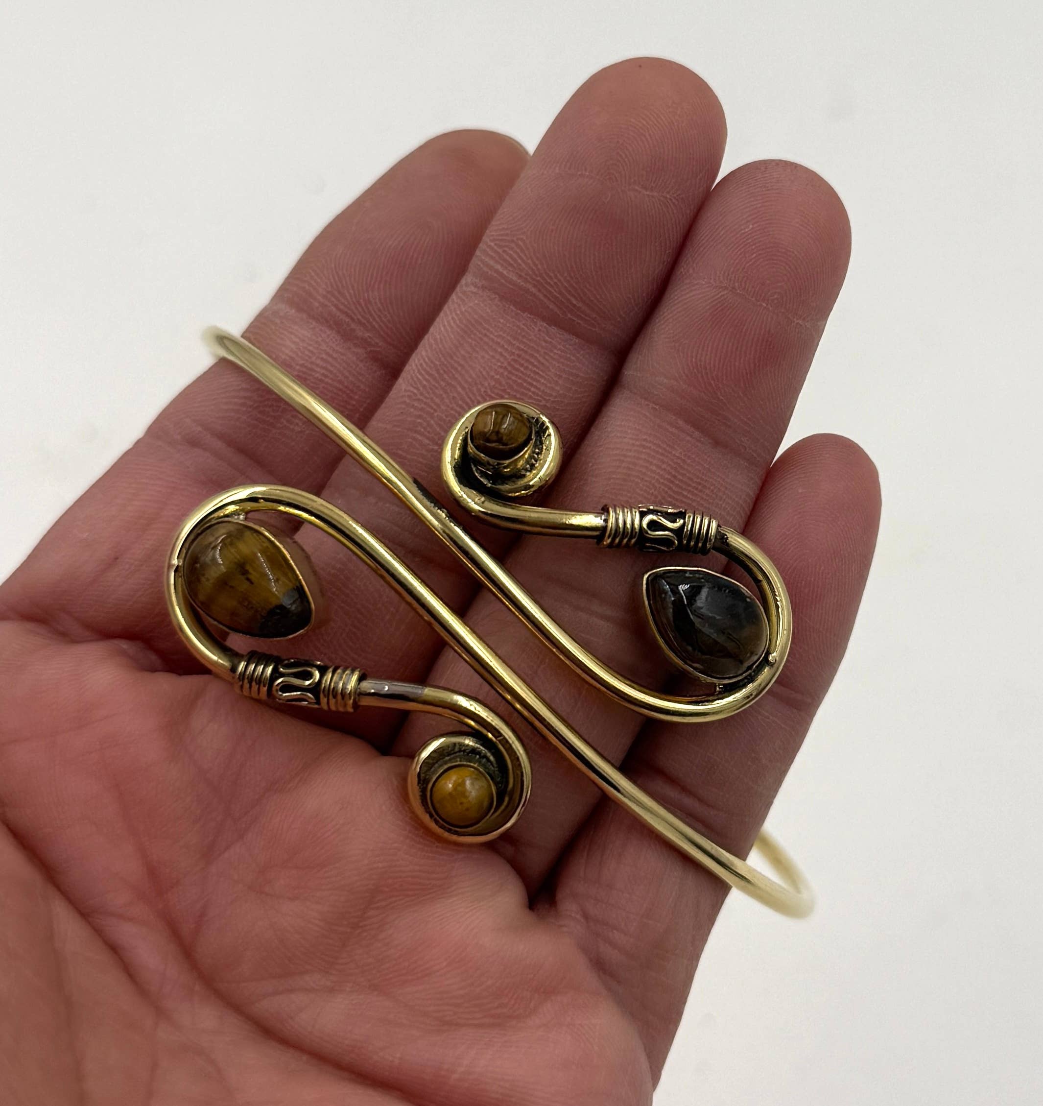 Lungta Imports – Engroshandel Manchetarmbånd – Håndlavet armcuff-armbånd med sten3