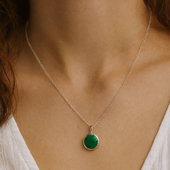 Halskette aus rohem Smaragd – 14 mm Stein, 20" Kette für den Großhandel von Asia West