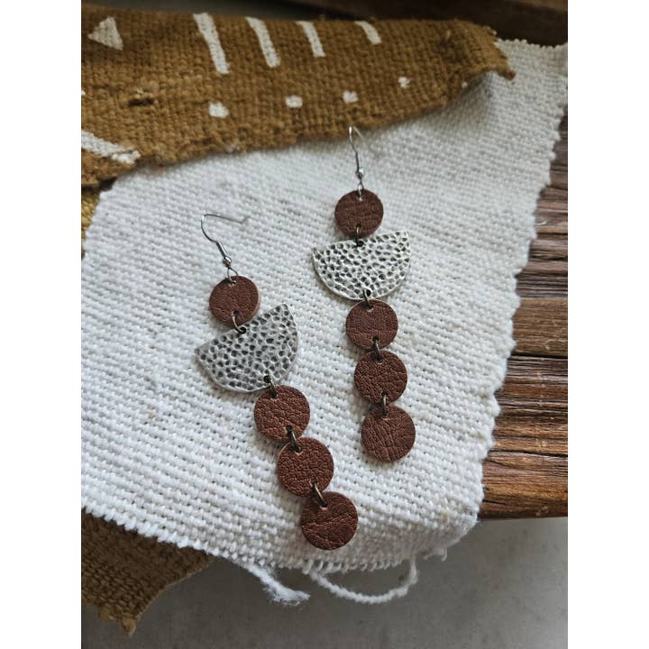 Native Leather Co - Vente Boucles d'oreilles pendantes - Boucles d'oreilles pendantes en cuir véritable - Accent argenté