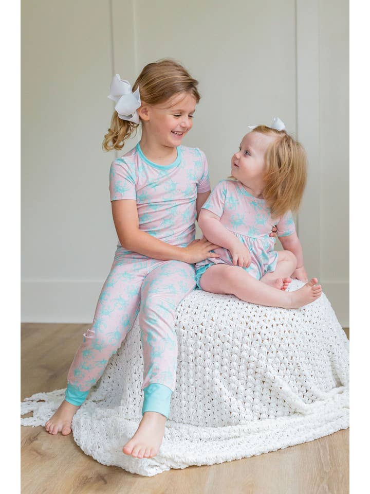 Sweet Bay Clothing – Engroshandel Top- og shortssæt – til børn – Lyserød/blå krabbe peplum sæt2