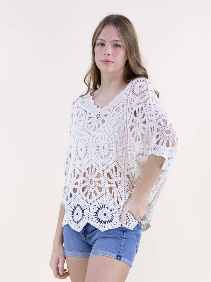 Haut en dentelle crochetée en coton pierre de corail à manches chauve-souris pour la vente par Original USA
