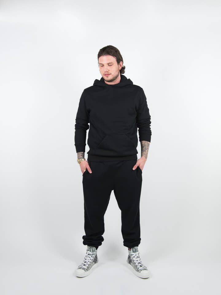 Model 166 Sort for engroshandel hos Moontracksuit