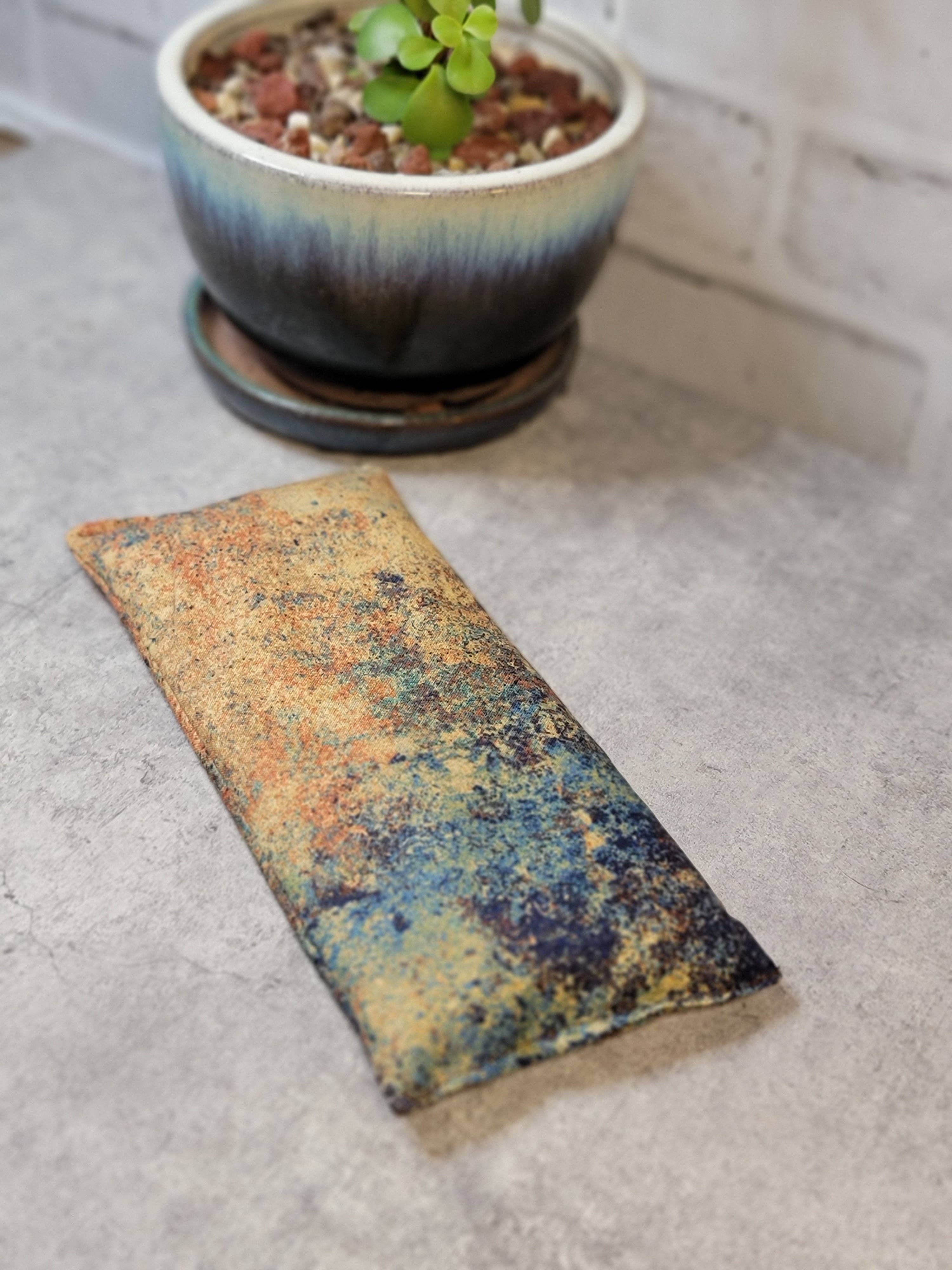 Calm Your Vibes – wholesale Spa-/terapikudde – Aromaterapeutisk ögonkudde för värme och kyla med enfärgade tyger och stenar8