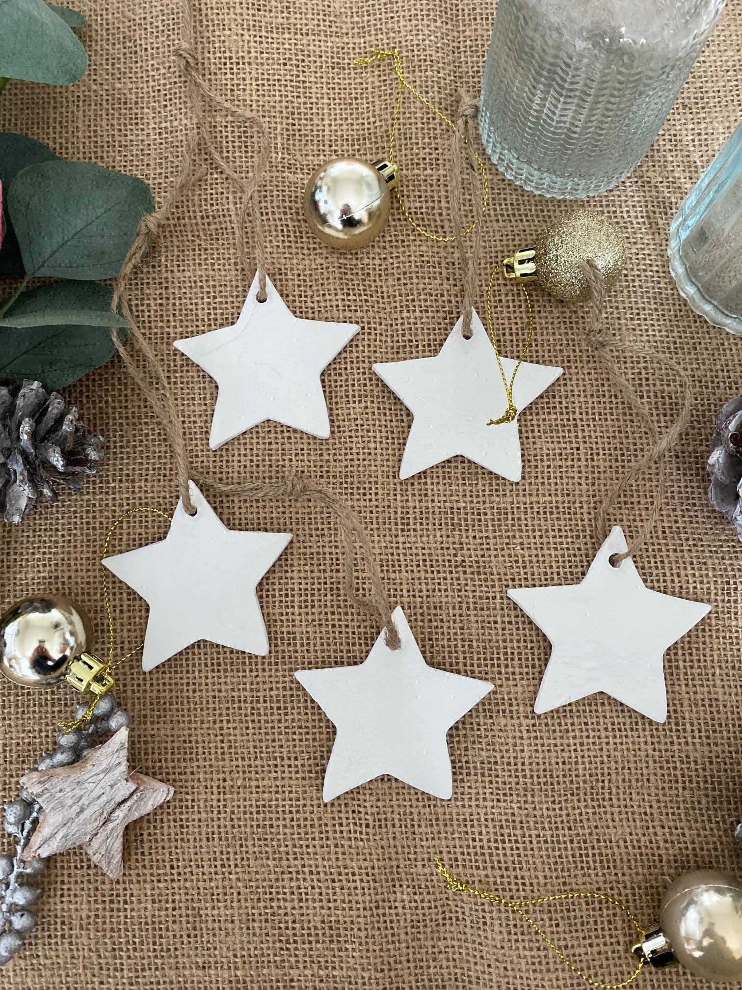Amberleigh Home Crafts – wholesale Prydnadsset – Uppsättning av 5 Plain White Star Clay Decoration | Juldekoration