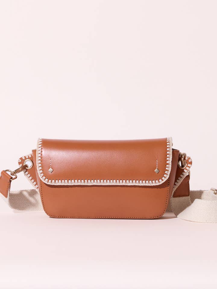 GESTICKTE BAUCHTASCHE AUS RECYCELTEM LEDER KAMEL EMILIE für den Großhandel von Maradji