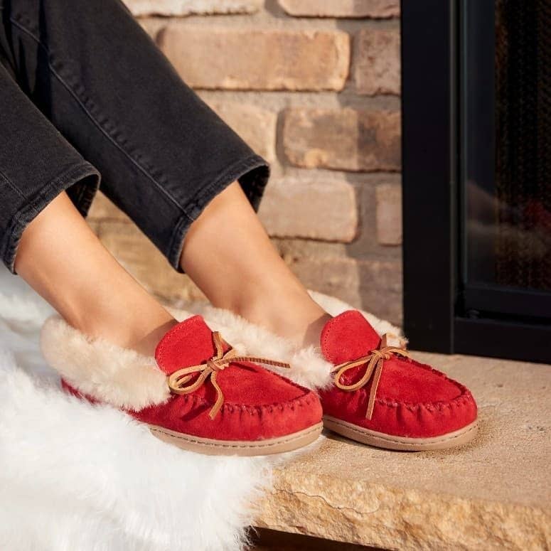 Minnetonka - Wholesale Slippers - Women's - Women's Alpine Cozy Sheepskin Suede Slipper House Shoe7