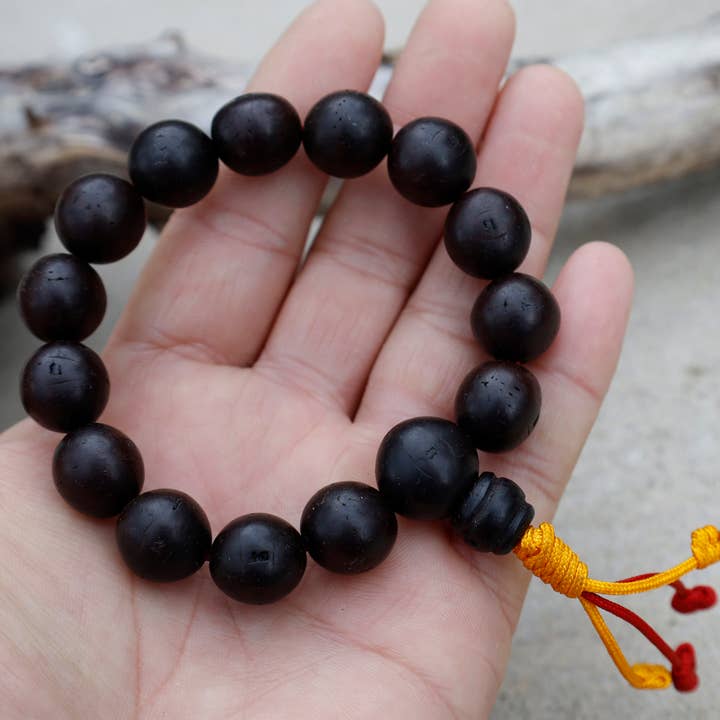 Lungta Imports – Großhandel Gebetskette für den Hals – Tibetische seltene buddhistische Meditation Nepal Dunkle Bodhi-Samen1