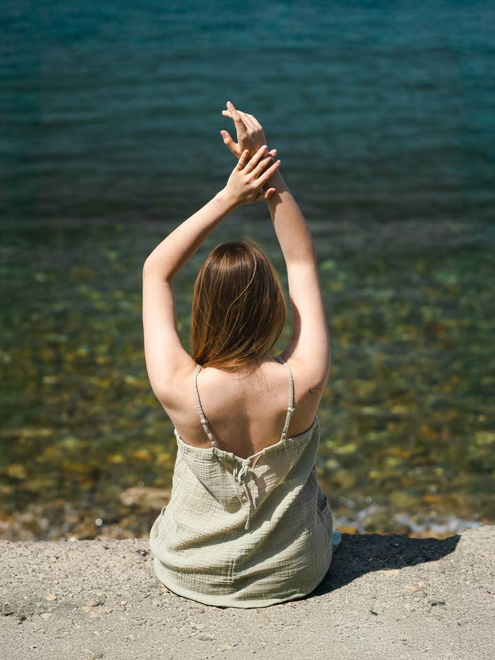 Moa - Vente Robe – femme - Robe midi beige en double gaze avec bretelles10