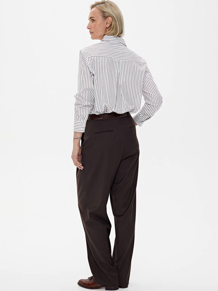 CAPSULE by Agnė Gilytė - Wholesale Pants - Women's - Trousers 'SEATTLE | relaxed straight-leg in chocolate brown3
