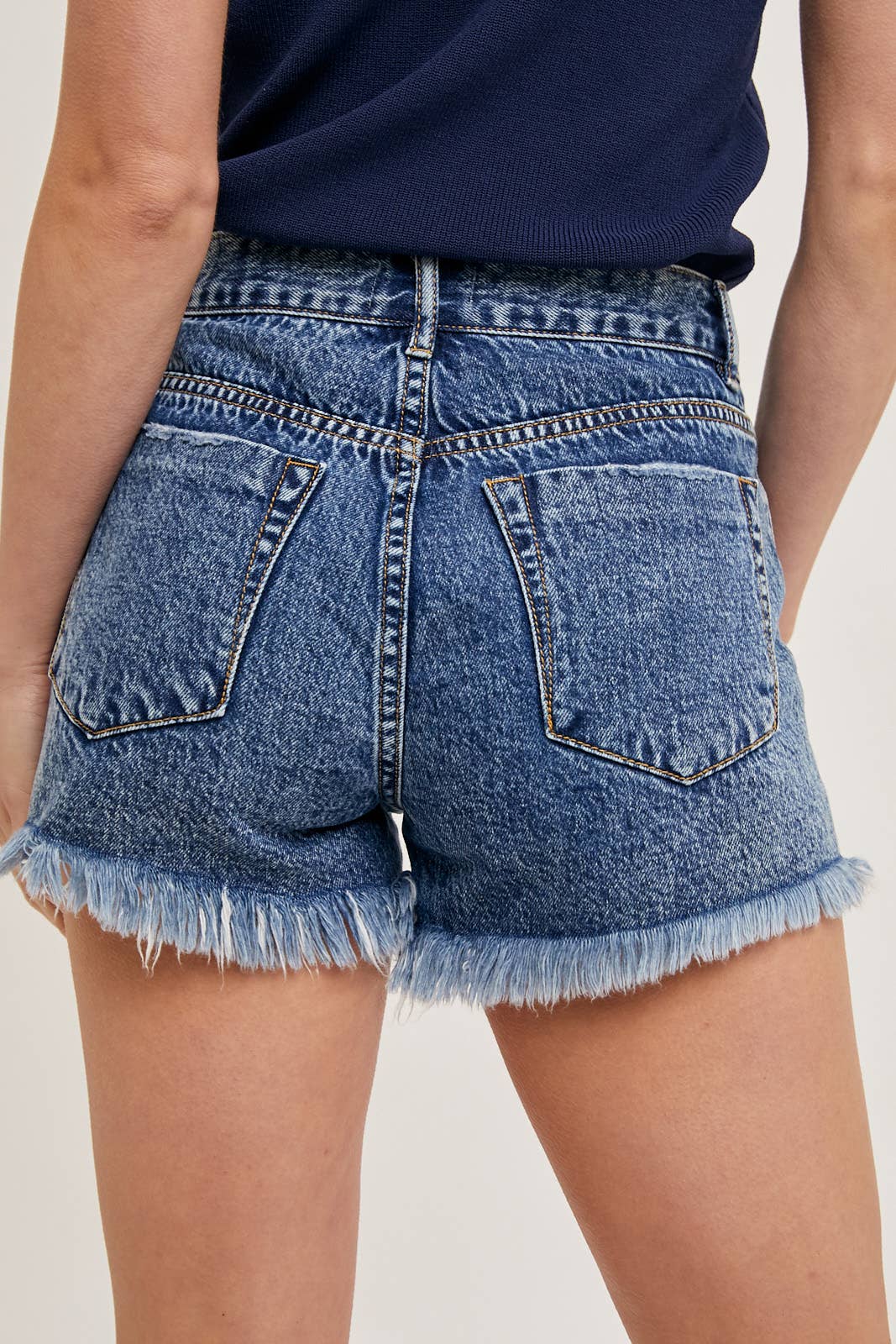 Bluivy - Vendita all'ingrosso Pantaloncini - Donna - SHORTS IN DENIM CON ORLO STRAPPATO6