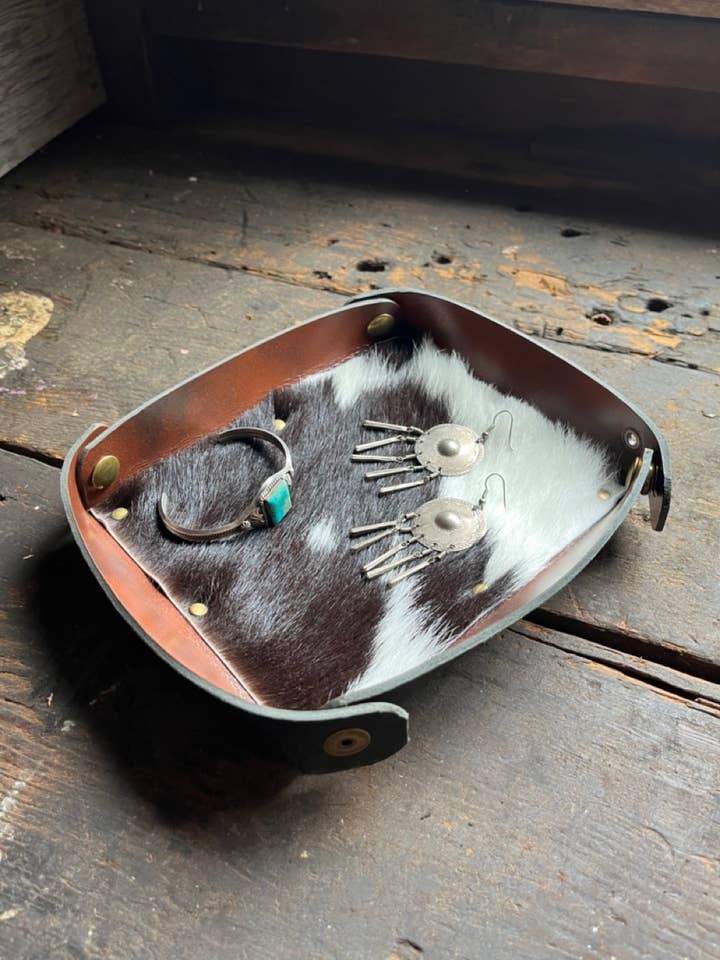 Hair-On kohud läder bricka 9x7 Catchall Betjänad för wholesale av Sage Grouse Leather