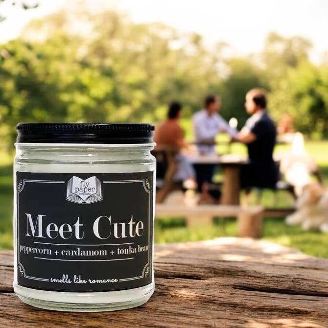 Fly Paper Products - Wholesale Jar/Filled Candle - Meet Cute 9oz Glass Candle Peppercorn + Cardamom + Tonka